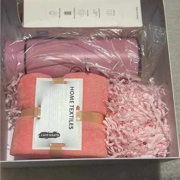Pink ABIKOFF Gift Set with Thermos and Fan - Picture 3 of 3